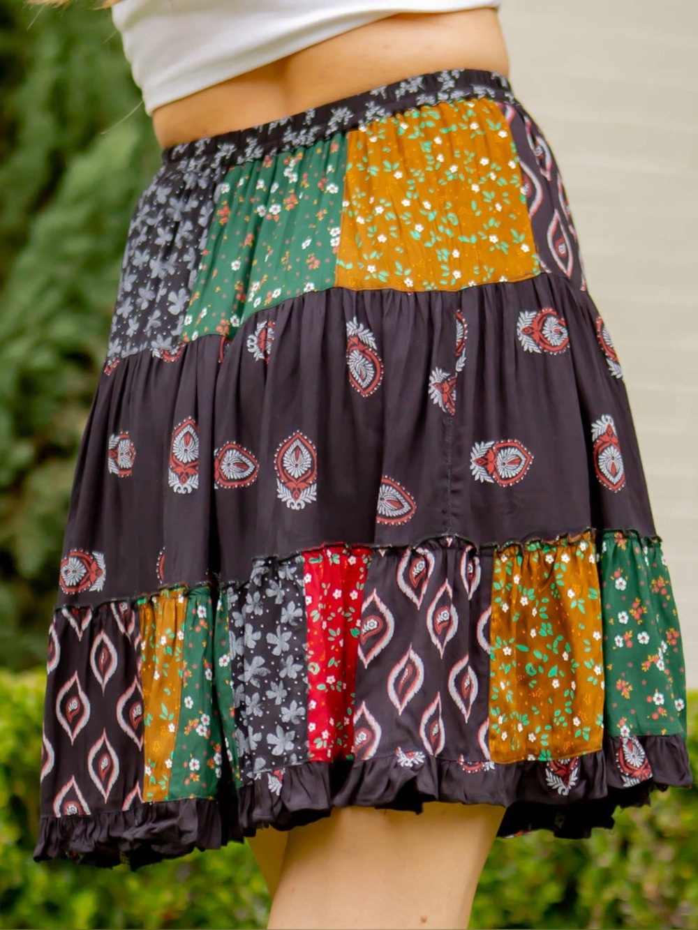 Young Threads - Women Mini Skirt - Black Multi Prints Size Medium - Picture 3 of 6
